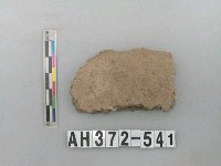 藏品(灰褐色夾砂硬陶片)的圖片